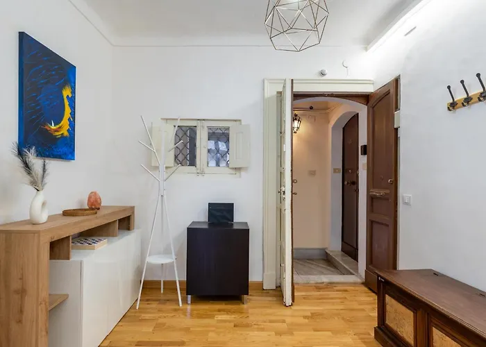 Guesthost - Reb's House *