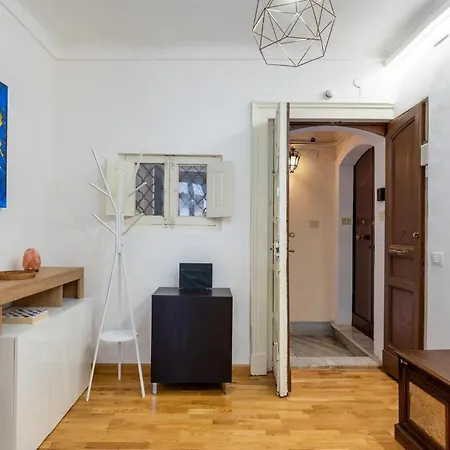 Guesthost - Reb's House *