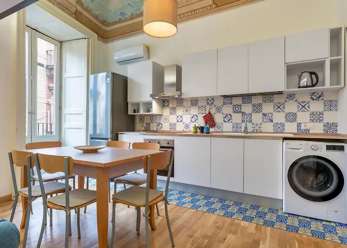 Guesthost - Reb's House Катания