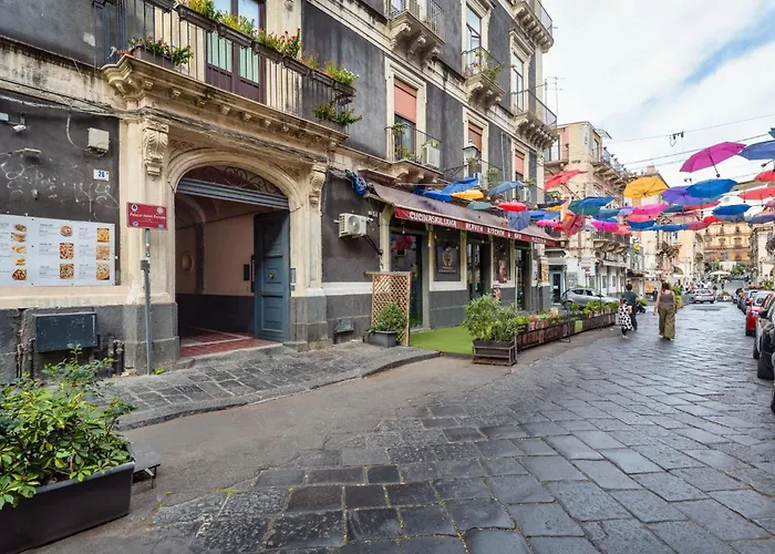 Guesthost - Reb's House *